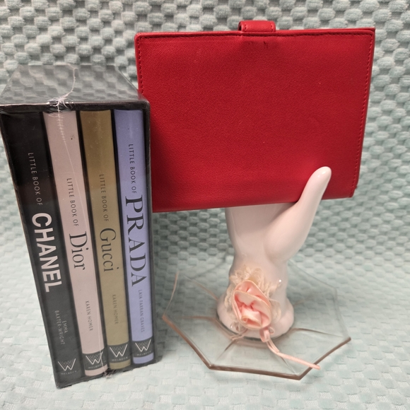 Red Leather Travel Smart Passport Wallet - Picture 2 of 4